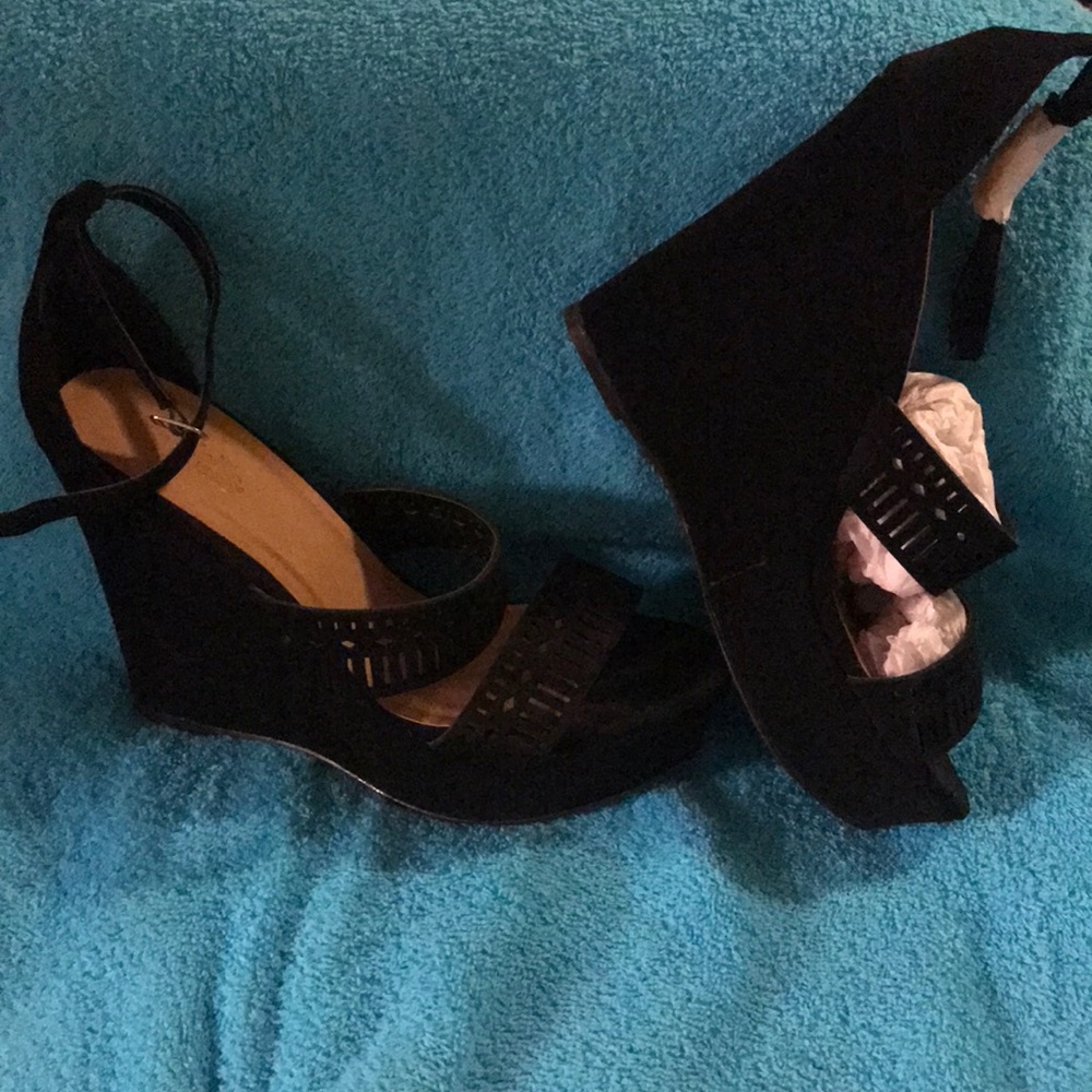 Charlotte Russe black velvet wedge